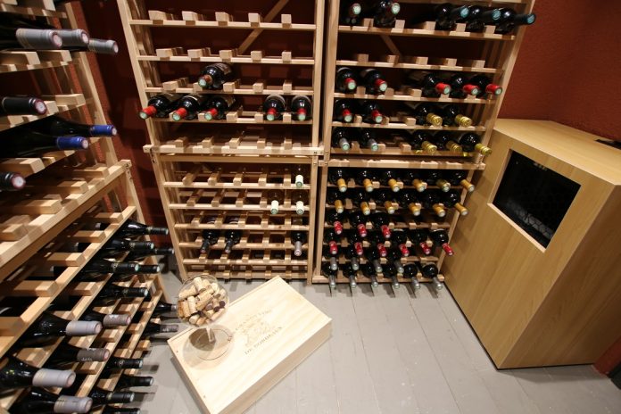 Black wine pegs