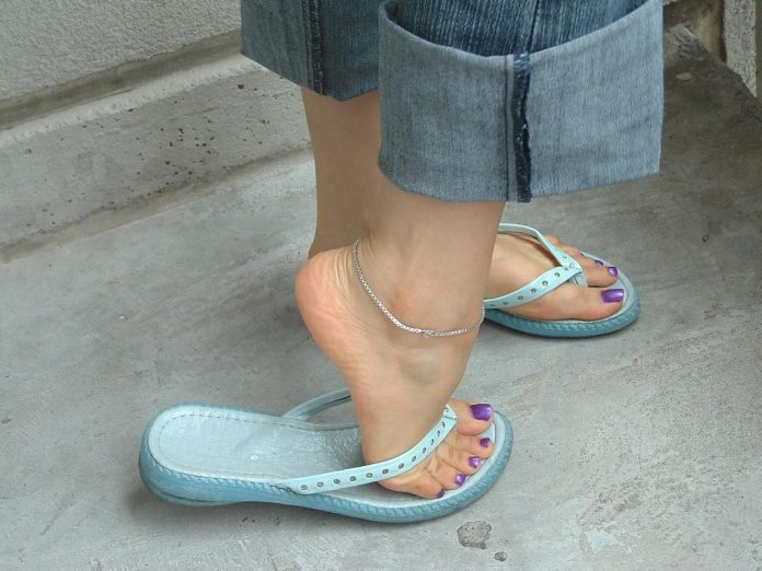 mobility slippers for swollen feet